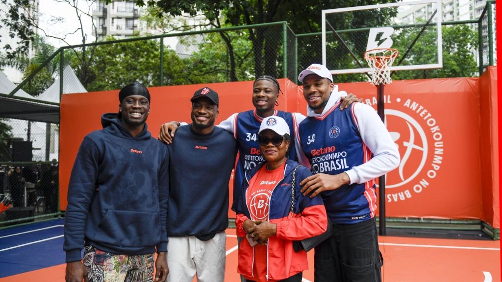Giannis Antetokounmpo inaugura quadra no Leblon em parceria com a Betano