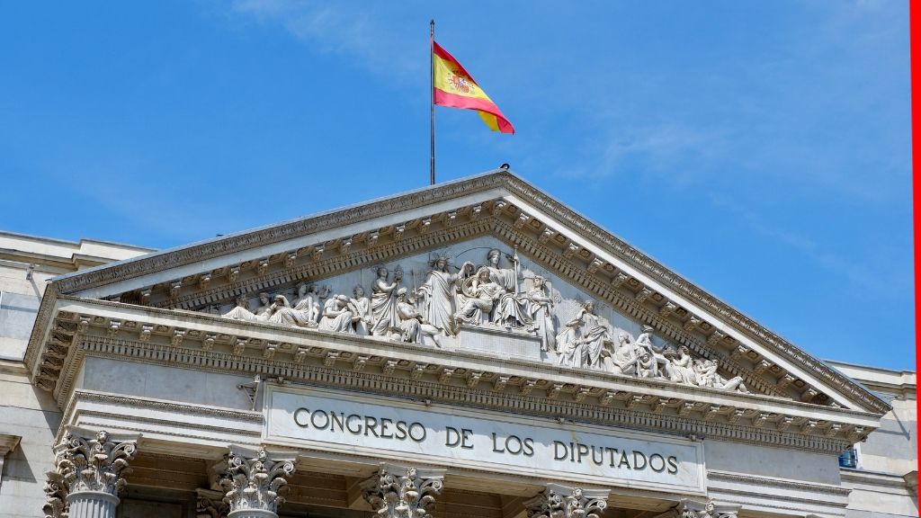Espanha propõe novas regras para publicidade de jogos online para proteger a saúde pública 