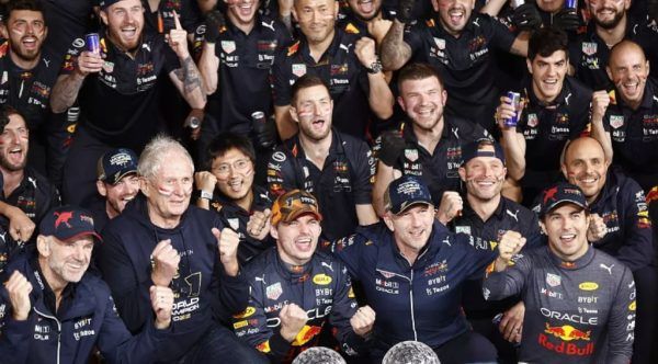 El equipo de Red Bull de F1 celebra la absolución de Christian Horner