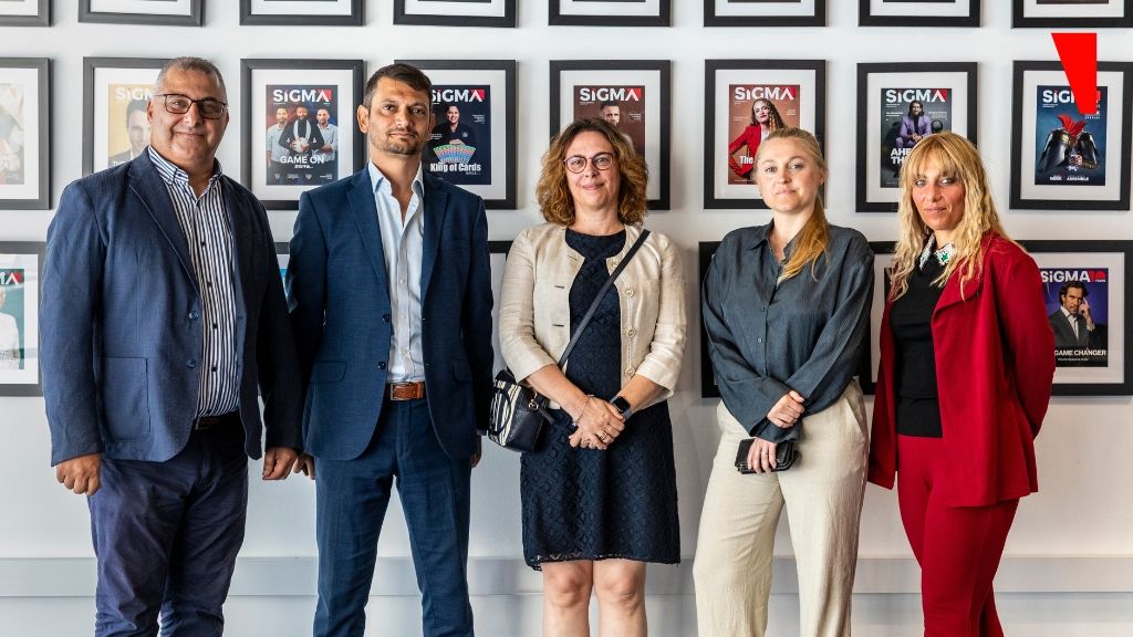 La embajadora de Italia visita las oficinas del Grupo SiGMA en Malta