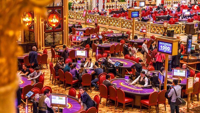 Instan al regulador de Macao a eliminar la distancia social obligatorio en los casinos