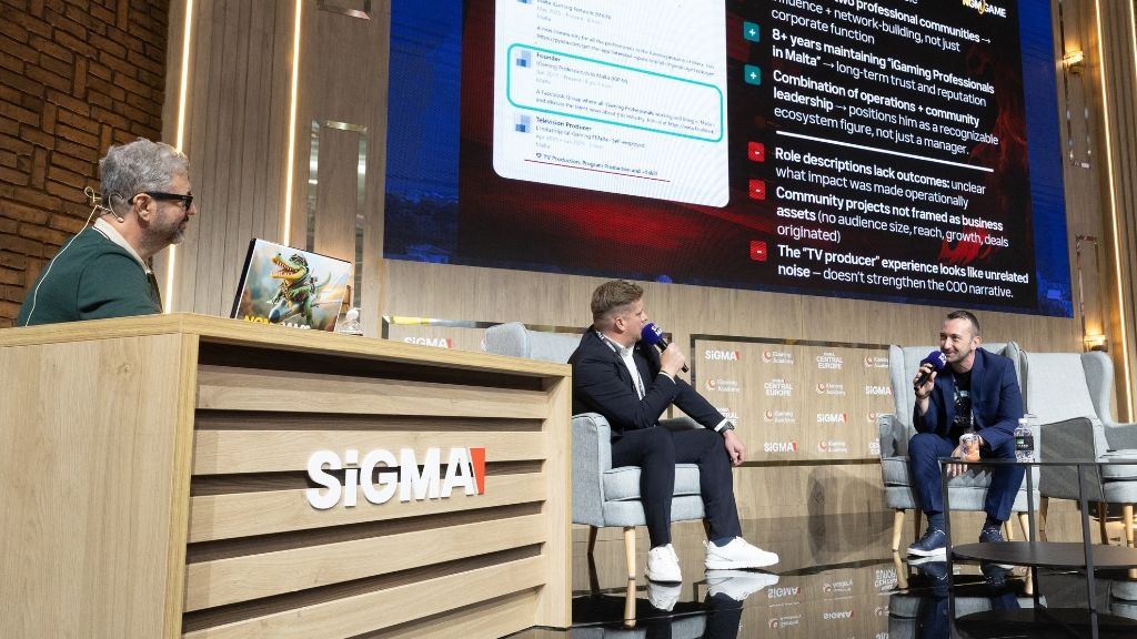 Mike Waizman(左)、Valerij Mitejko(中)和Glenn Debattista(右)