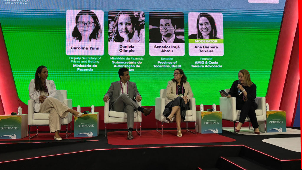 Irajá Abreu, Carolina Yumi, and Daniela Olímpio talk about the next priorities for regulation