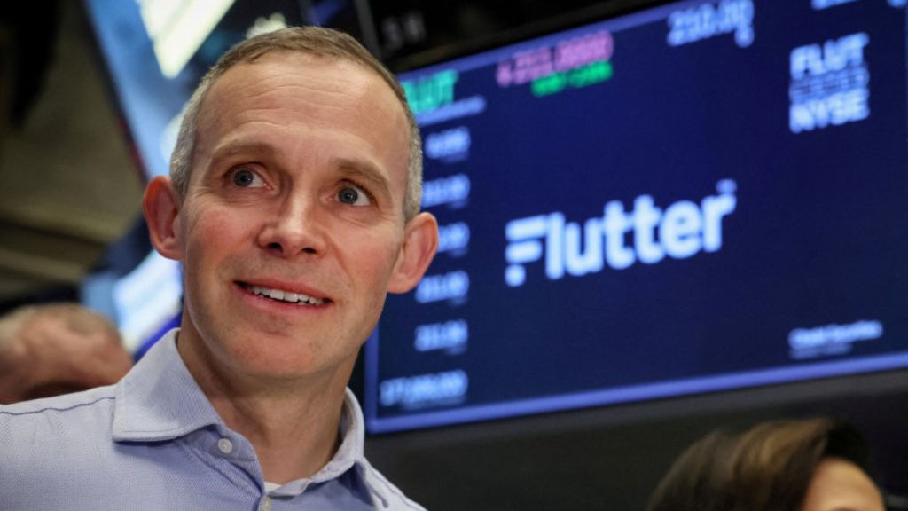 CEO da Flutter alerta que aumento de impostos pode levar apostadores a plataformas não licenciadas