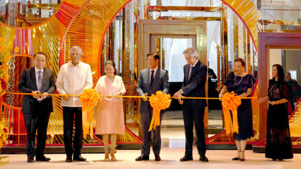 Solaire Resort North inaugura; PAGCOR afirma que novo IR estabelece referência para as Filipinas