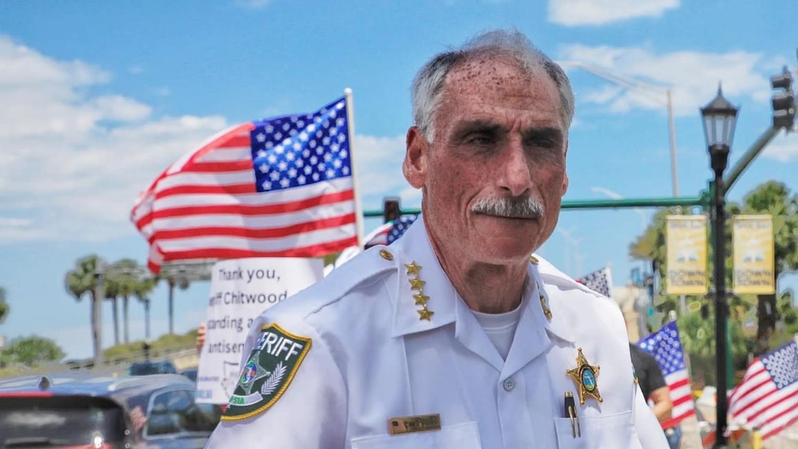 佛罗里达警方查获400台非法老虎机并关闭11家地下赌场