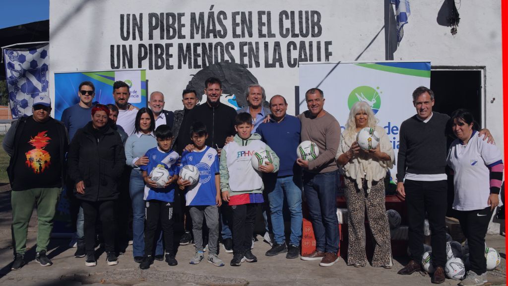 Lotería y Telekino apoyan al Club Libertad