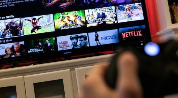 Co-founder and CEO of Netflix steps down