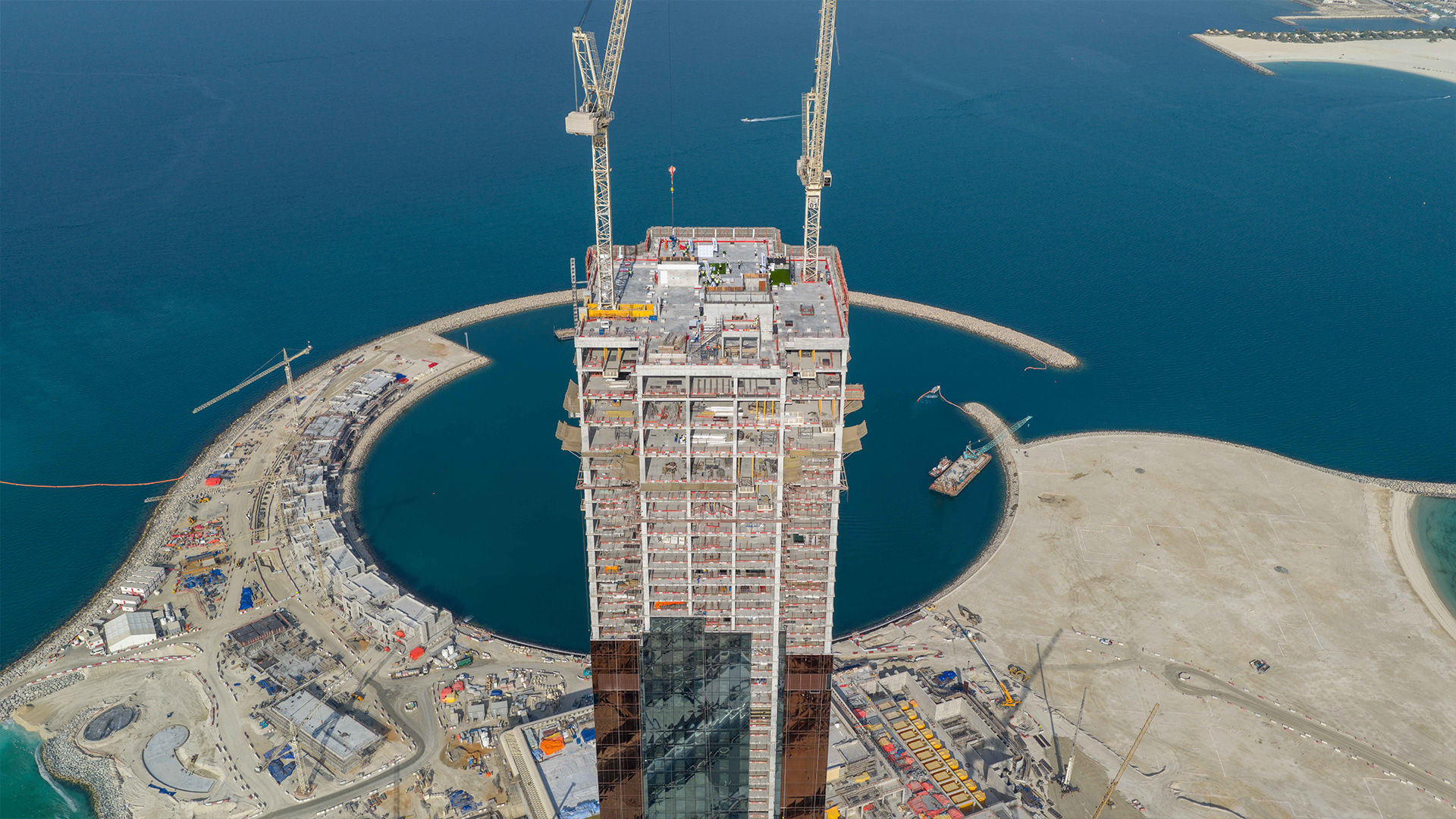 塔楼高达283米,共70层,已达到其最高混凝土结构点。